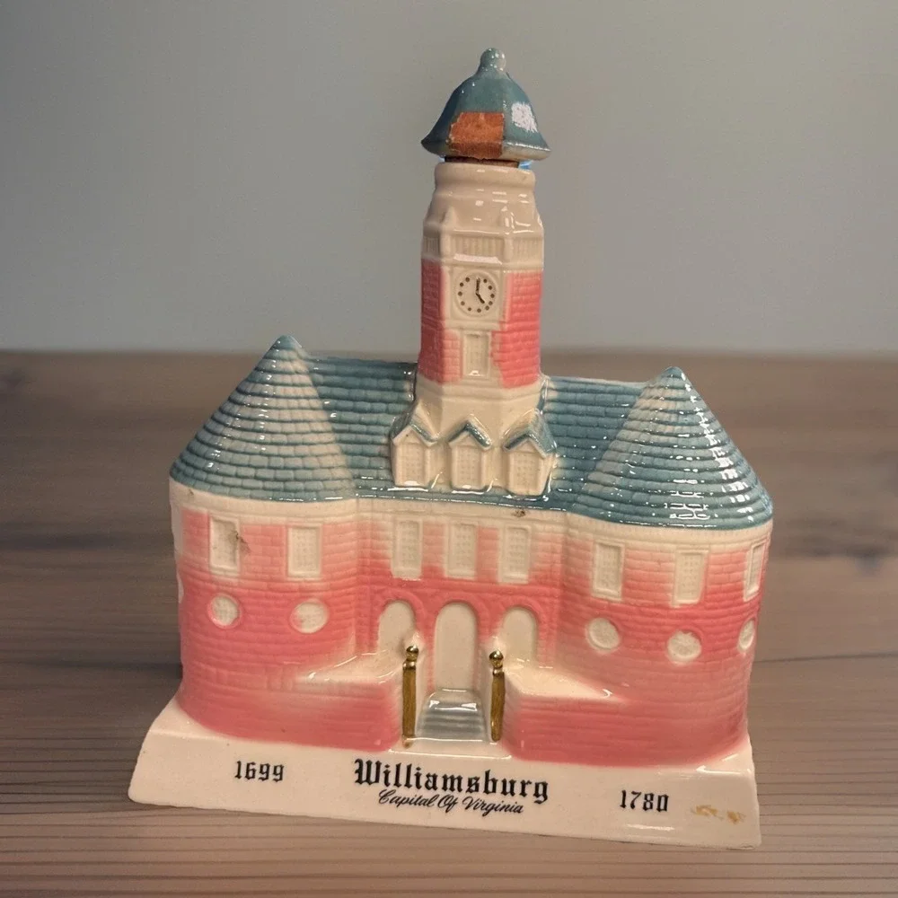 Vintage 1969 Williamsburg Capitol‎ of Virginia Decanter EMPTY